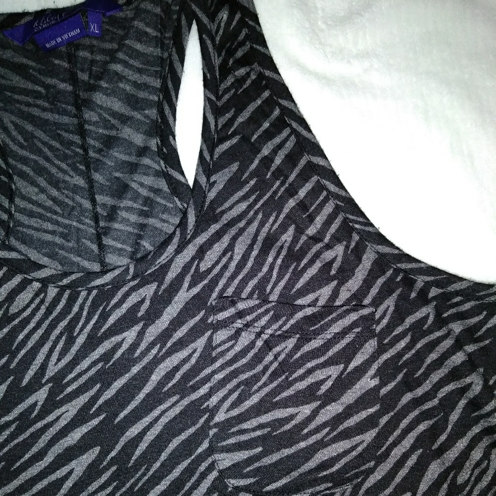 MileyCyrus Tank - Picture 4 of 4